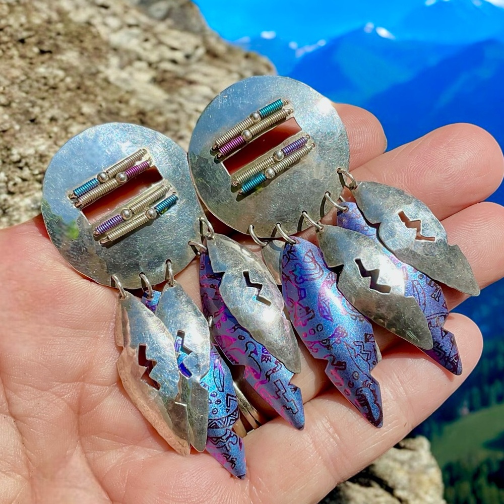 🌺RARE Holly Yashi Niobium Earrings